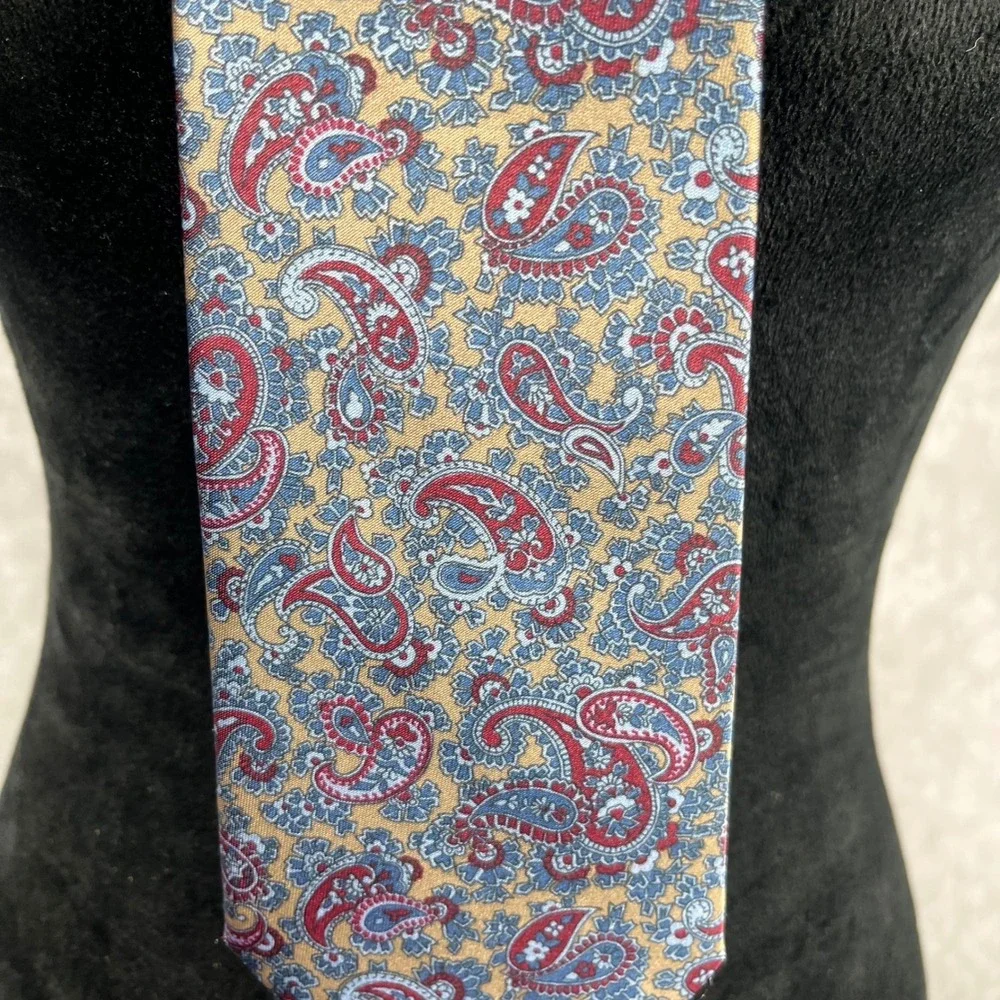 Vtg Benchmark Necktie Red Blue Paisleys‎ Thick Silk Blend Business Mens Tie USA